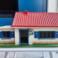 Vintage Triang dollhouse