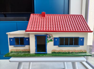 Vintage Triang dollhouse