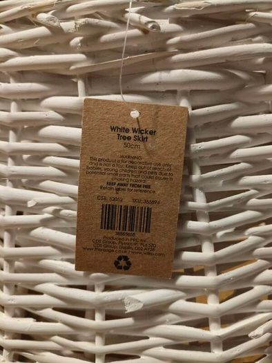 White wicker tree Skirt, new with tags.