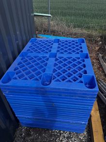plastic pallets