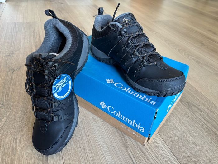Brand New Columbia Woodburn Waterproof Hiking Shoes (Mens Size 7.5)