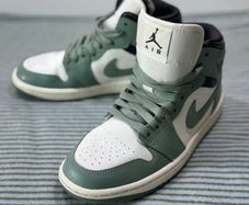 Air Jordan 1 Mid "Jade Smoke" sneakers