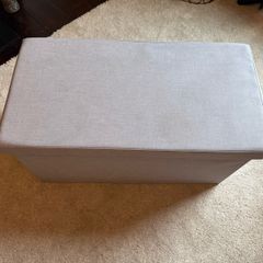 Cushioned storage box