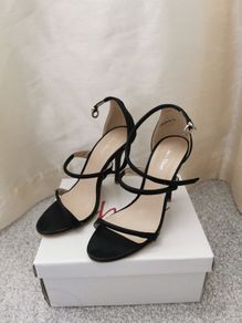 sandles size 3
