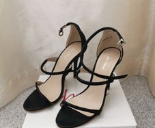sandles size 3