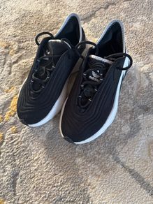 Adidas  UK 4 junior