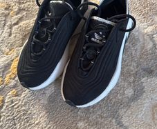 Adidas  UK 4 junior