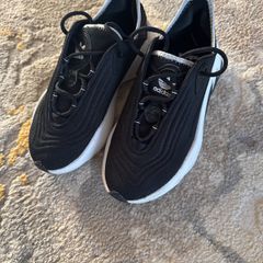 Adidas  UK 4 junior