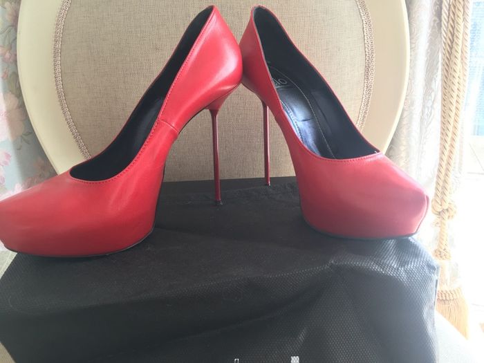 ISLO fully leather shoes. Uk 6 . As new.