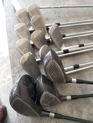 Dunlop golf clubs. Right handed clubs