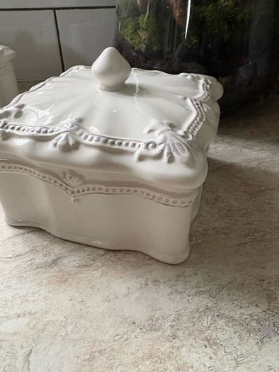 New French inspired ceramic lidded storage box in antique white.