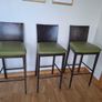 Higjh bar table with three chairs Image 3