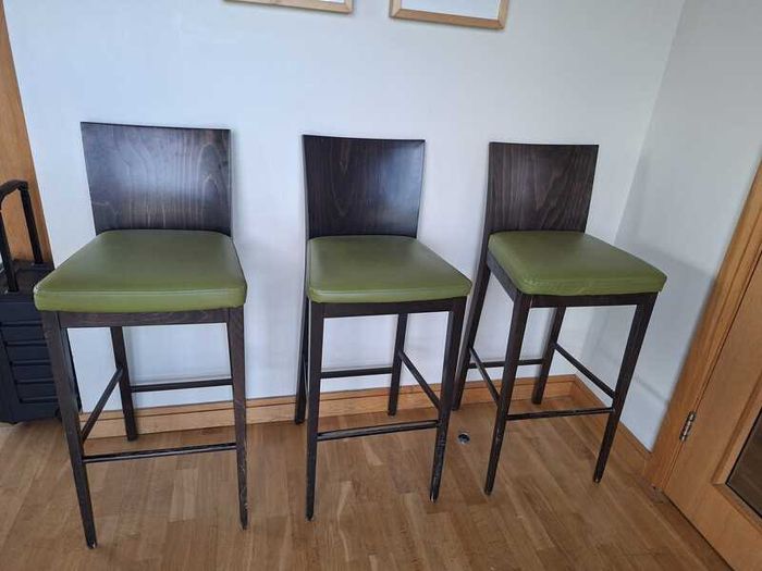 high bar table and 3 chair