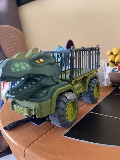 dino cage truck
