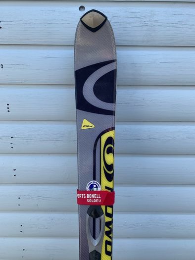 Must sell!! Salomon Skis, Alpine, and Poles - 170cm