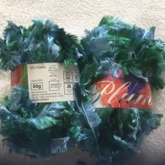Elle plune yarn green and blue