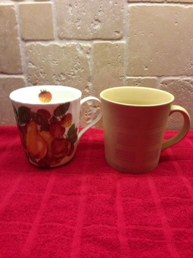 2 Mugs