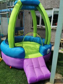 bouncing castle (Plum Rocket Bouncer)