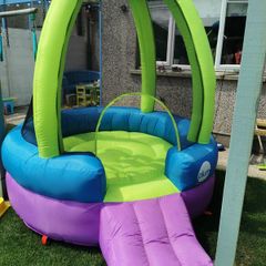 bouncing castle (Plum Rocket Bouncer)