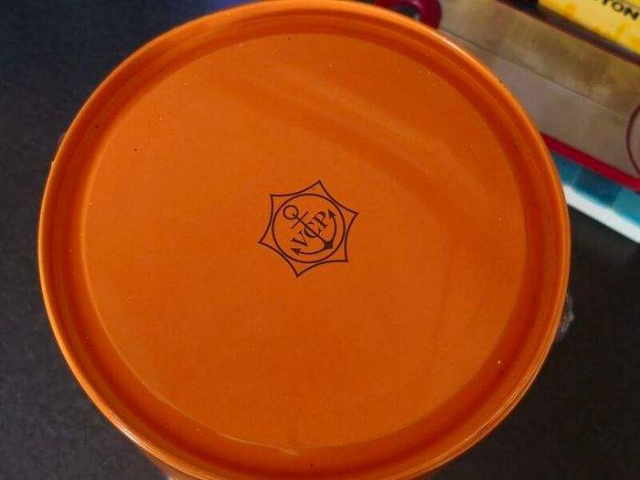 Rare collectable Veuve Clicquot champagne Paint tin collectable ice bucket with 4 unopened champagne bottle glasses