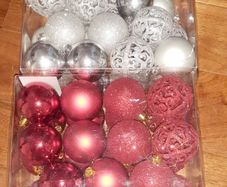 BNIB Christmas baubles (Red/Silver)