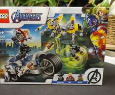 LEGO Marvel Avengers Speeder Bike Attack Set 76142 Brand New