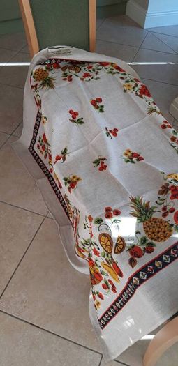 Stunning New Unused Modern Era Fine Linen Hand Printed Tablecloth 52 x 52 inches