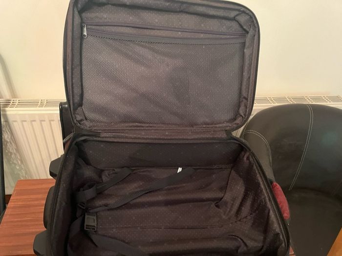 Rolling suitcase