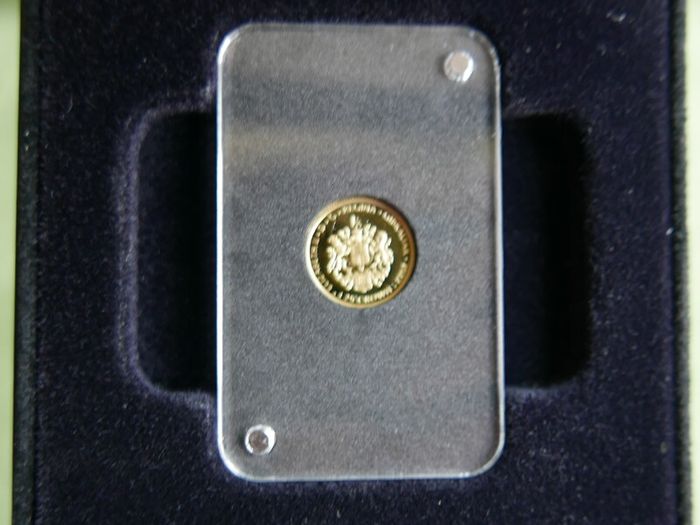 24Ct Gold Coin Padraig  Pearse commemorative gold coin issued by Gibraltar with Queen Elizabeth II obverse