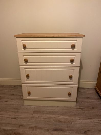 chest of drawers