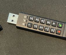 Secure USB key / drive 32GB Aegis