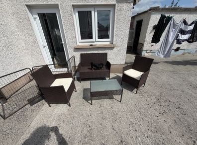 garden table and chairs
