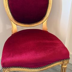 Gold guild chair