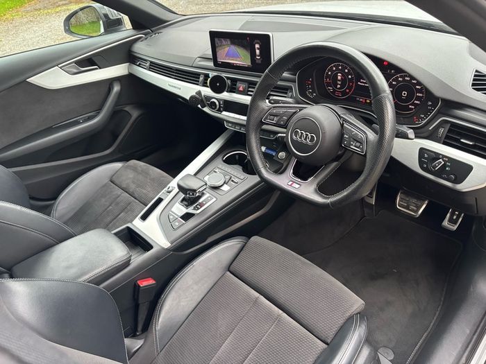 2019 Audi A4 Quattro (LOW KMS)