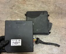 Genuine Renault Megane MK3 Scenic Under Bonnet Engine Bay Fuse Box & Lid 284B67924R