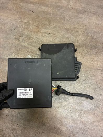 Genuine Renault Megane MK3 Scenic Under Bonnet Engine Bay Fuse Box & Lid 284B67924R