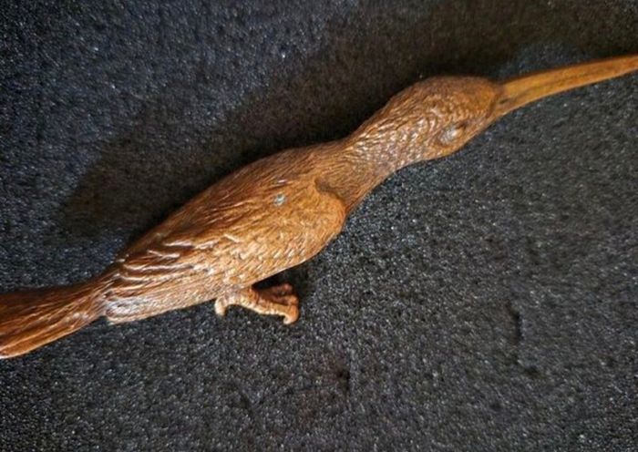 Bronze model of a kingfisher.