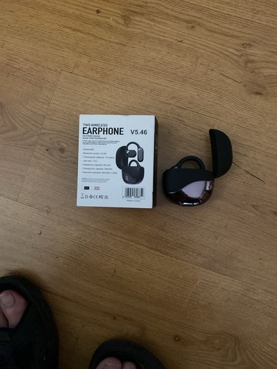 earphones
