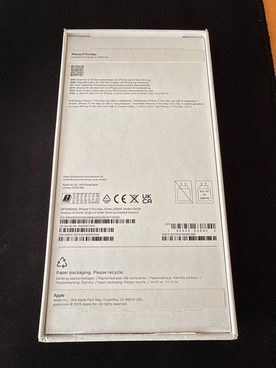 iPhone 17 Pro Max Silver 256GB - Unlocked - Good Working Condition (with box)