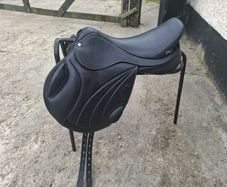 Equestrian horse saddle gp jump