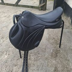 Equestrian horse saddle gp jump