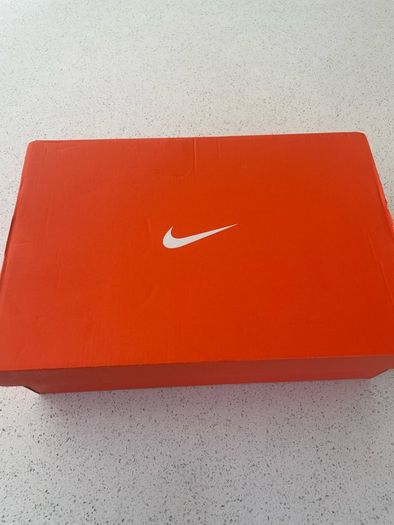 Spikeless golf shoes