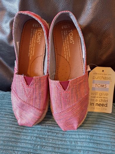 Girl shoes TOMS