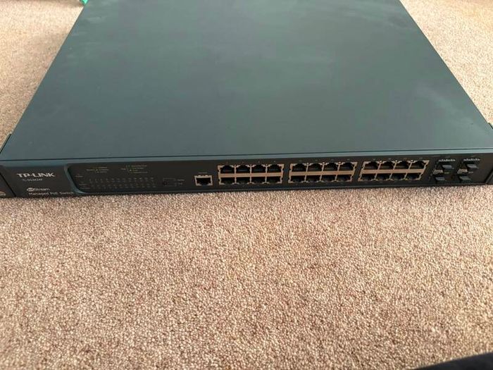 JetStream 24-Port Gigabit L2 Managed PoE+ Switch with 4 Combo SFP Slots