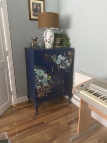 Cabinet/Drinks Cabinet/Chest of Drawers