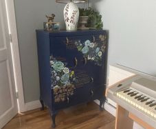 Cabinet/Drinks Cabinet/Chest of Drawers