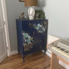 Cabinet/Drinks Cabinet/Chest of Drawers