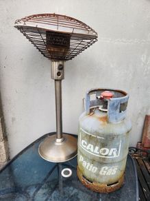 Gas patio heater and gas bottle