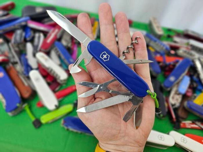 Vintage Victorinox Mountaineer Discontinued Version Collectable Swiss Army Knife 91mm