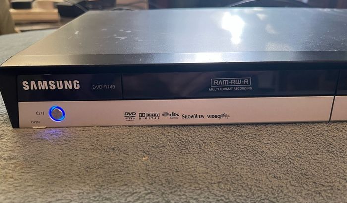 Samsung DVD-R149 DVD Player Recorder (HDMI) + Cable